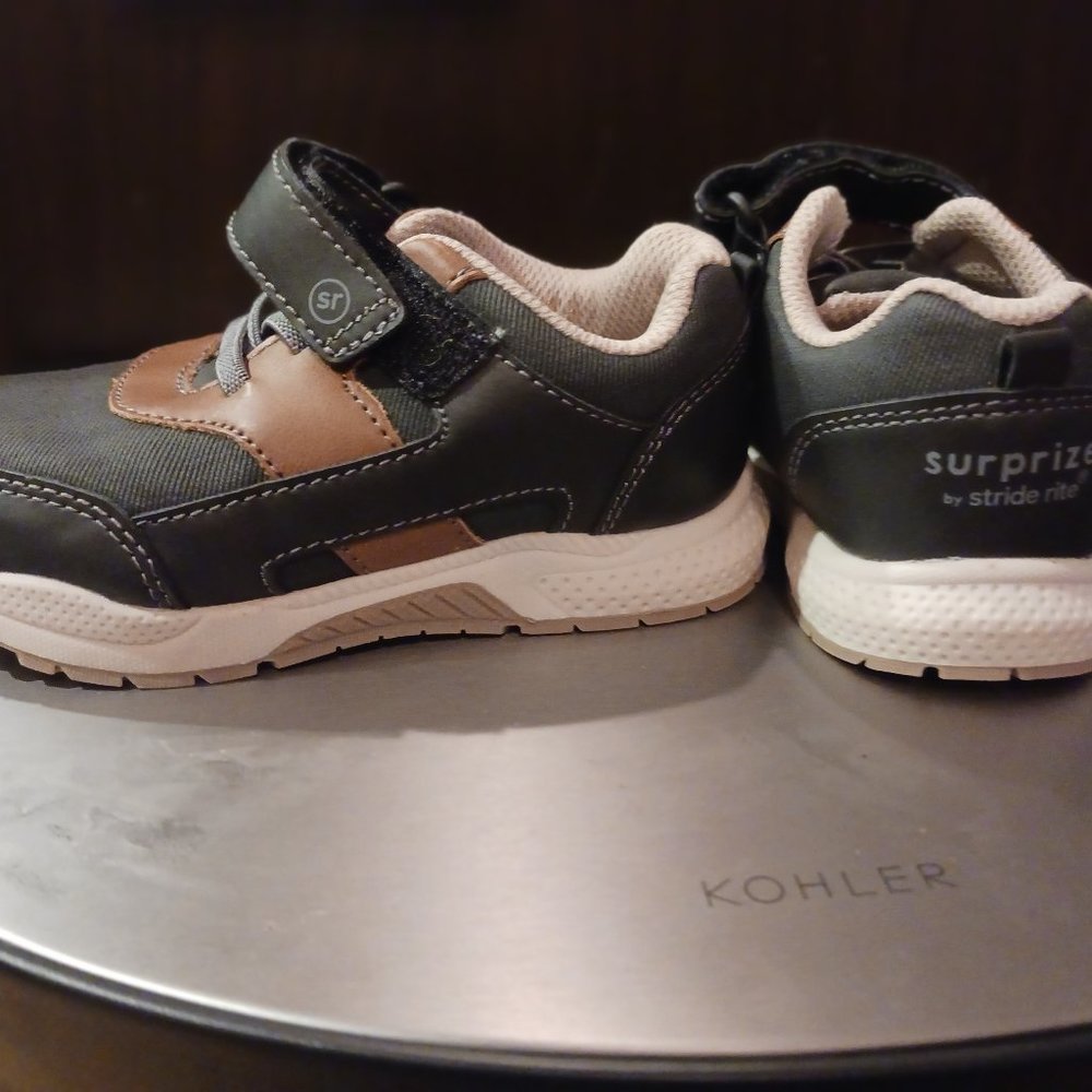 Toddler size 9 walking shoes